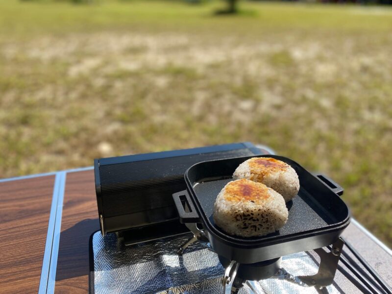 焼きおにぎりは焼肉のたれで味付け