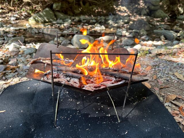 Picogrill398🏕

あっという間に組み立てられるピコグリル398は、折りたたむと薄く収納できてとても軽いです❗️
大きな薪が置きやすく、よく燃えます🔥

#picogrill398 
#picogrill 
#ピコグリル398 
#ピコグリル 
#焚き火台 
#焚火台 
#キャンプ飯 
#となりでソロキャン
#ミニリストキャンパーTuma
#マキシマリストキャンパーOtto
#キャンプ #夫婦でソロキャン
#キャンプ用品 #キャンプギア
#キャンパー #キャンプライフ
#キャンプごはん#キャンプ飯
#ミニマリストキャンプ
#ミニマリストキャンパー
#camp#camping #camper 
#campgear #camplife 
#キャンプ好き #キャンプ好きな人と繋がりたい 
#キャンプ道具 #キャンプ道具紹介 
#キャンプ用品 #キャンプギア紹介 
#キャンプ最高