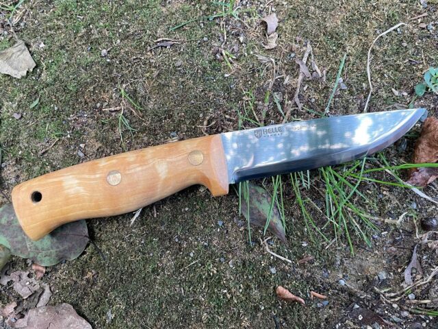 HELLE
TEMAGAMI 14C28N🏕

レス・ストラウドとヘレナイフのコラボレーション10周年を記念して作られた生産本数限定のテマガミ ST (14C28N) リミテッドエディションです👌
ヘレナイフのテマガ14C28NはSandvik14C28Nステンレスを使用し、強度と耐久性に優れてます👍
スパイン(ブレードの背部) にはエッジが付けられており、ファイヤースターターで火を熾すこともできます🔥

#helle 
#helletemagami 
#temagami 
#ヘレ 
#ヘレナイフ 
#ヘレナイフテマガミ 
#キャンプナイフ 
#ナイフ 
#となりでソロキャン
#ミニリストキャンパーTuma
#マキシマリストキャンパーOtto
#キャンプ #夫婦でソロキャン
#キャンプ用品 #キャンプギア
#キャンパー #キャンプライフ 
#ミニマリストキャンプ
#ミニマリストキャンパー
#camp#camping #camper 
#campgear #camplife 
#キャンプ好き #キャンプ好きな人と繋がりたい 
#キャンプ道具 #キャンプ道具紹介 
#キャンプ用品 #キャンプギア紹介 
#キャンプ最高